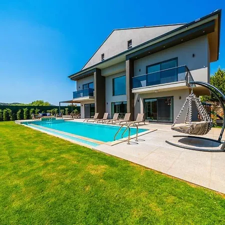 Sleeps 8 With Pool Air Con And Wifi فيلة Ovacık