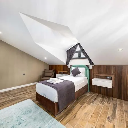 Sleeps 8 With Pool Air Con And Wifi *