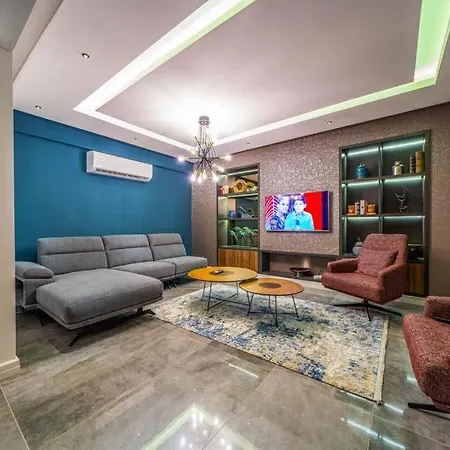 Sleeps 8 With Pool Air Con And Wifi