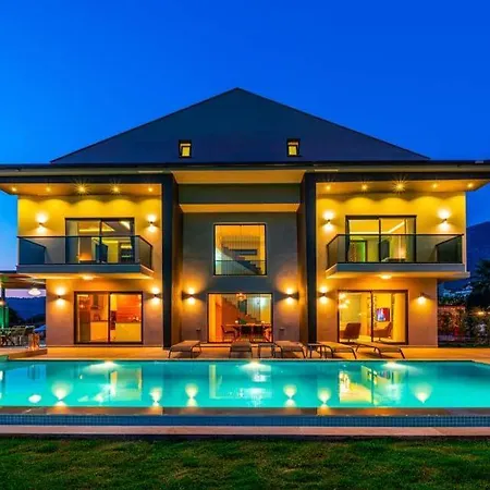 Sleeps 8 With Pool Air Con And Wifi Ovacık