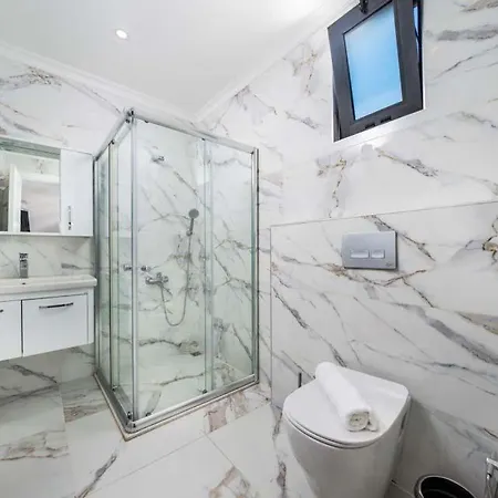 Sleeps 8 With Pool Air Con And Wifi *